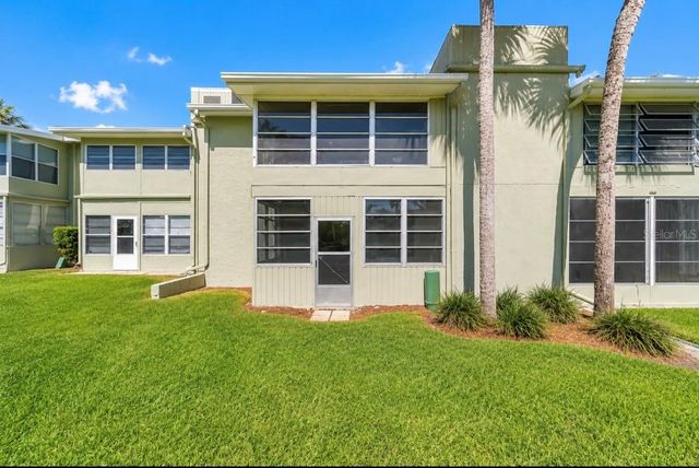563 FAIRWAYS DRIVE A, Ocala, FL 34472