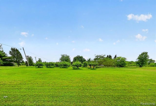2533 W Sigler Road, Carleton, MI 48117