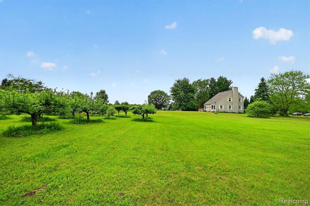 2533 W Sigler Road, Carleton, MI 48117