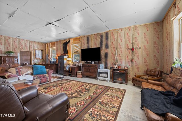 336 Cloud Creek Road, Rogersville, TN 37857