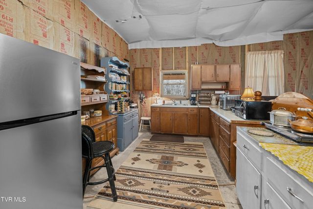 336 Cloud Creek Road, Rogersville, TN 37857