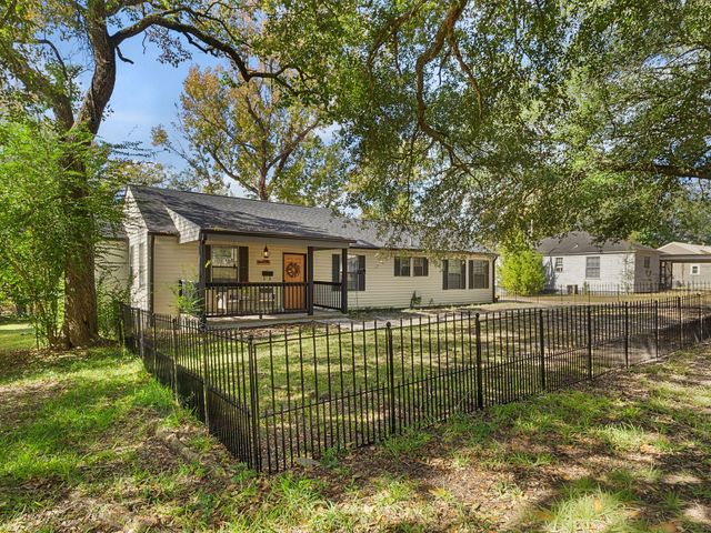 1000 John Paul Jones Ave, Leesville, LA 71446