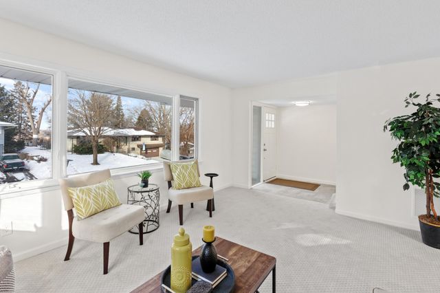 5547 Regis Trail NE, Fridley, MN 55432