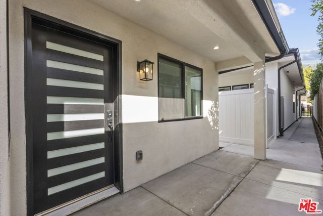 519 N Martel Avenue, Los Angeles, CA 90036