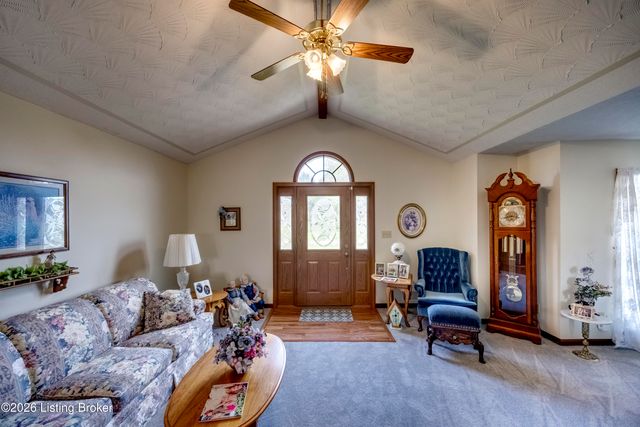 4628 Springdale Ct, Louisville, KY 40229