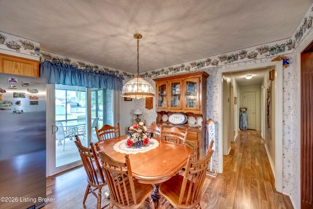 4628 Springdale Ct, Louisville, KY 40229