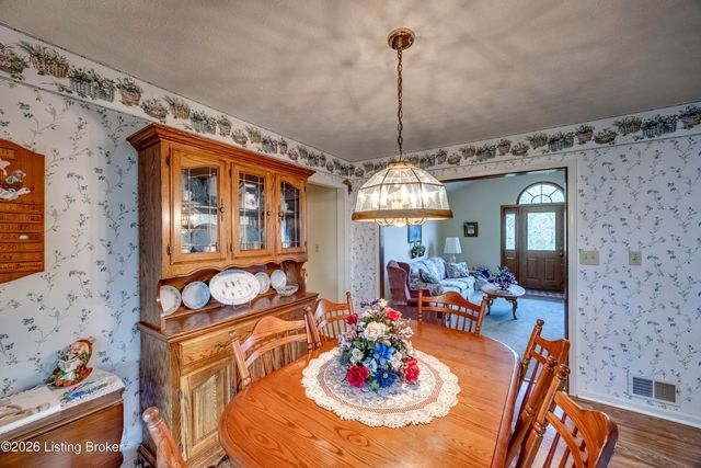 4628 Springdale Ct, Louisville, KY 40229