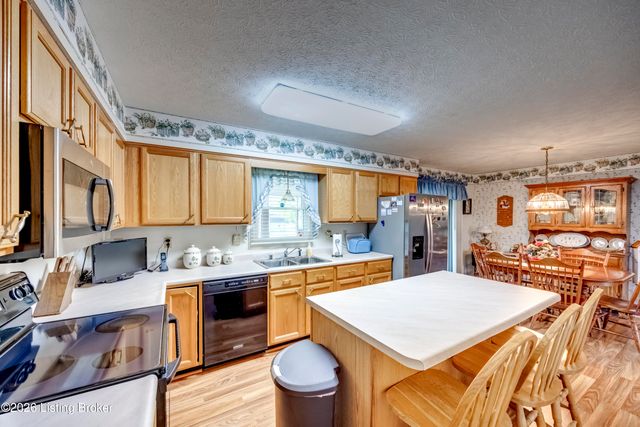 4628 Springdale Ct, Louisville, KY 40229