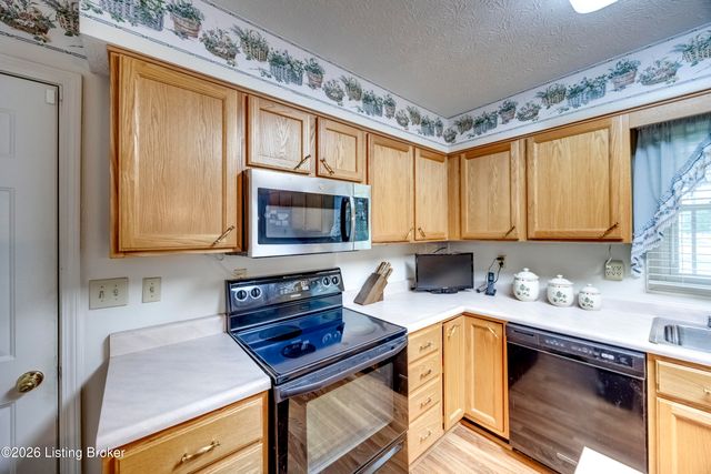 4628 Springdale Ct, Louisville, KY 40229