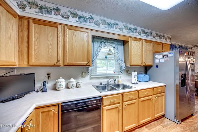 4628 Springdale Ct, Louisville, KY 40229