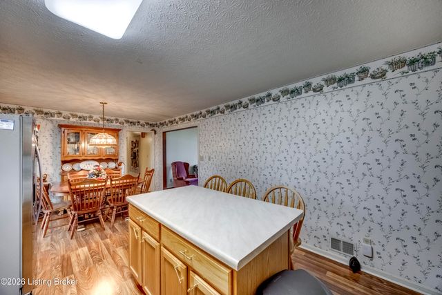 4628 Springdale Ct, Louisville, KY 40229