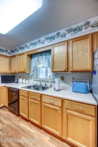 4628 Springdale Ct, Louisville, KY 40229