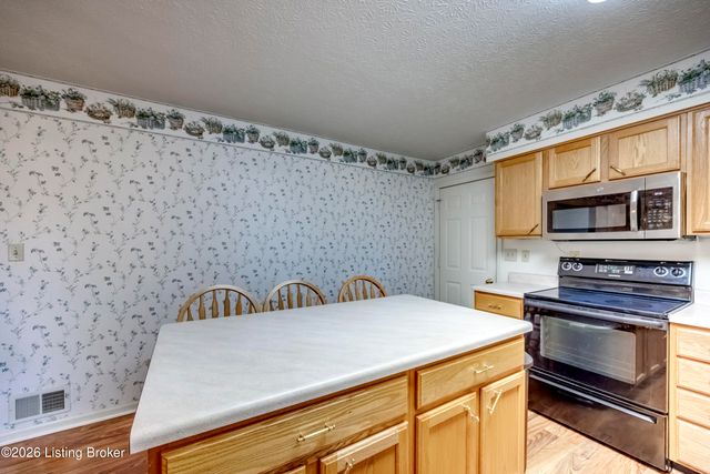 4628 Springdale Ct, Louisville, KY 40229