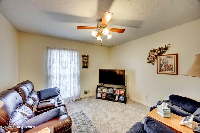 4628 Springdale Ct, Louisville, KY 40229