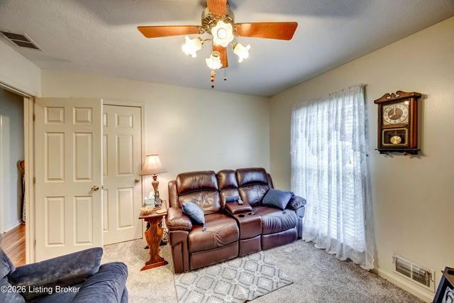 4628 Springdale Ct, Louisville, KY 40229