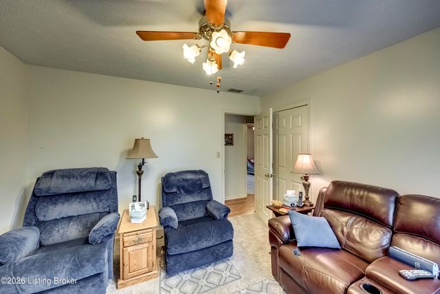 4628 Springdale Ct, Louisville, KY 40229