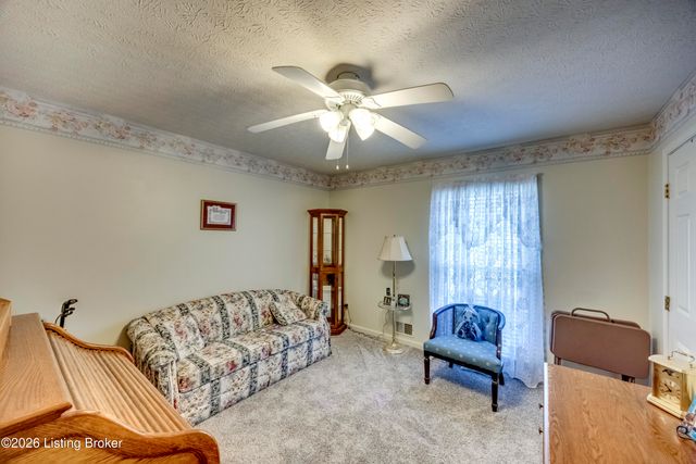 4628 Springdale Ct, Louisville, KY 40229