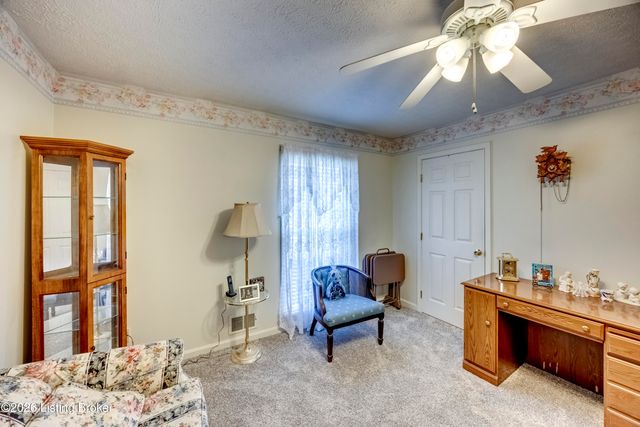 4628 Springdale Ct, Louisville, KY 40229