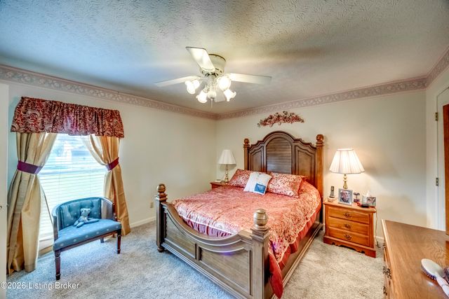 4628 Springdale Ct, Louisville, KY 40229