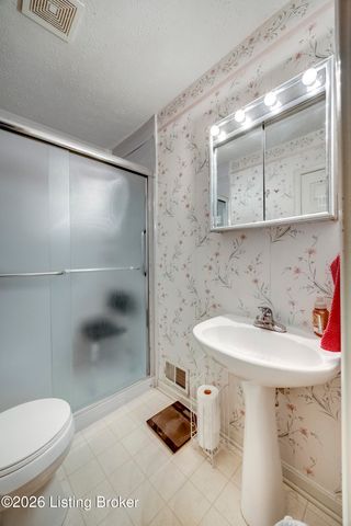 4628 Springdale Ct, Louisville, KY 40229