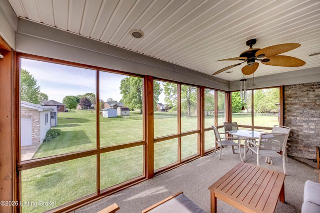 4628 Springdale Ct, Louisville, KY 40229