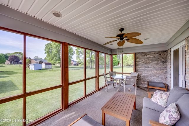 4628 Springdale Ct, Louisville, KY 40229