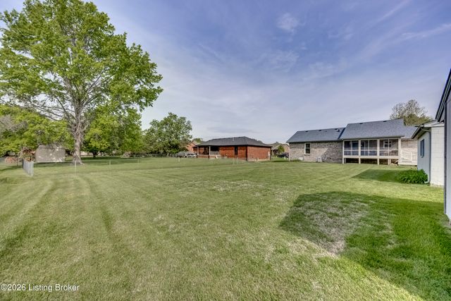 4628 Springdale Ct, Louisville, KY 40229