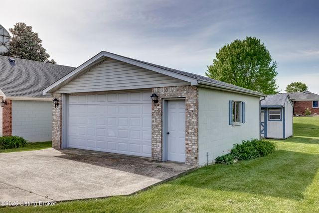 4628 Springdale Ct, Louisville, KY 40229