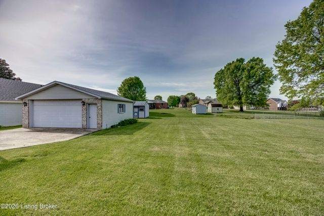 4628 Springdale Ct, Louisville, KY 40229