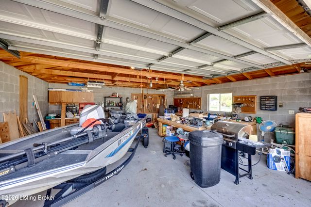 4628 Springdale Ct, Louisville, KY 40229