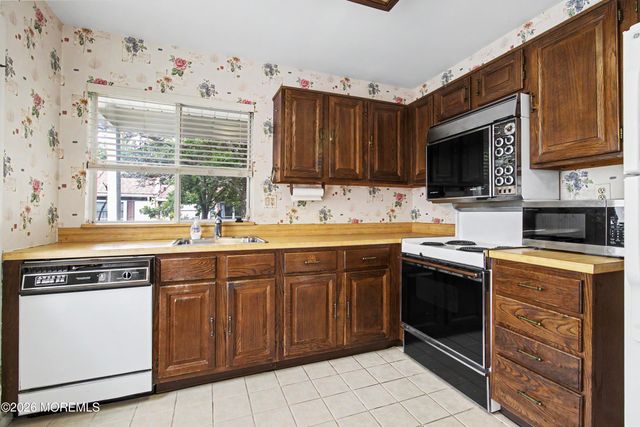 817A Liverpool Circle A, Manchester, NJ 08759