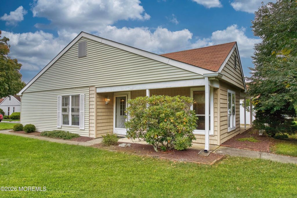 817A Liverpool Circle A, Manchester, NJ 08759
