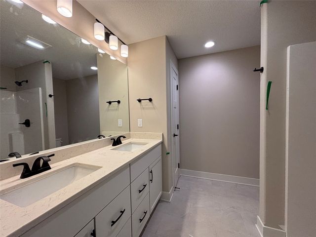 4716 178th Street, Urbandale, IA 50323