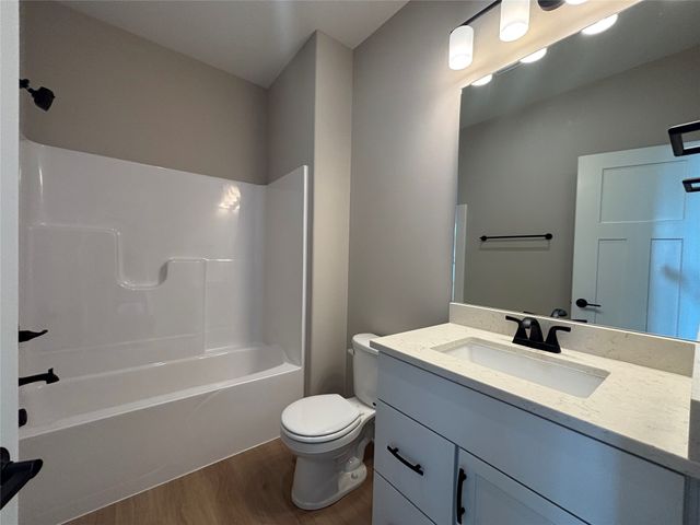 4716 178th Street, Urbandale, IA 50323