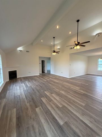 2 Green Meadows Drive, Vilonia, AR 72173