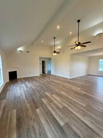 2 Green Meadows Drive, Vilonia, AR 72173