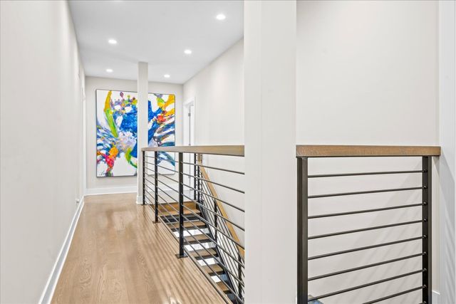 2009 Skyelar Court, Highland Park, IL 60035