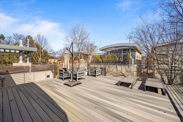 2009 Skyelar Court, Highland Park, IL 60035