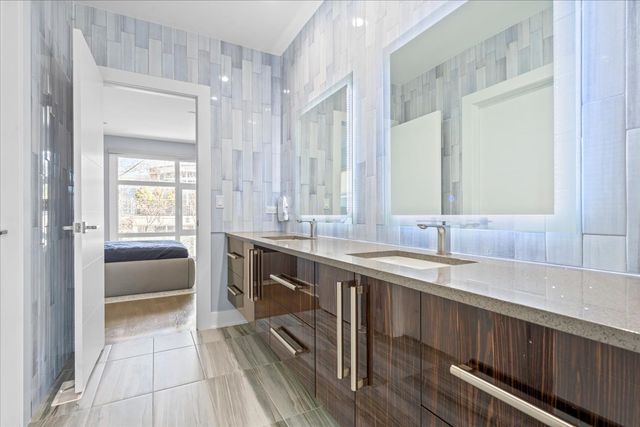 2009 Skyelar Court, Highland Park, IL 60035