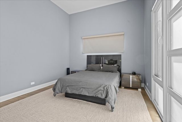 2009 Skyelar Court, Highland Park, IL 60035