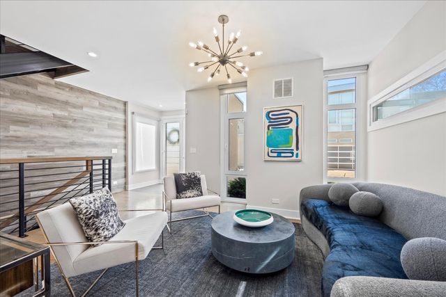 2009 Skyelar Court, Highland Park, IL 60035