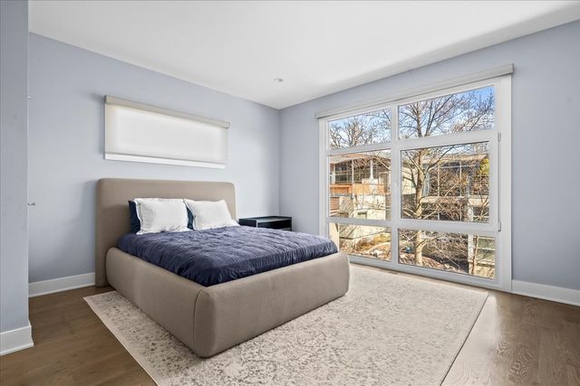 2009 Skyelar Court, Highland Park, IL 60035