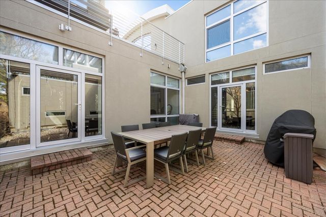 2009 Skyelar Court, Highland Park, IL 60035