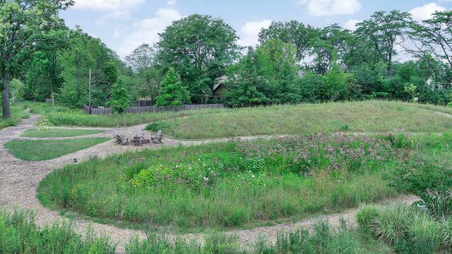 2009 Skyelar Court, Highland Park, IL 60035