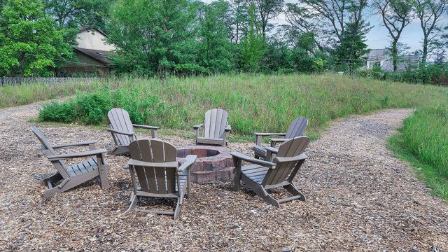 2009 Skyelar Court, Highland Park, IL 60035