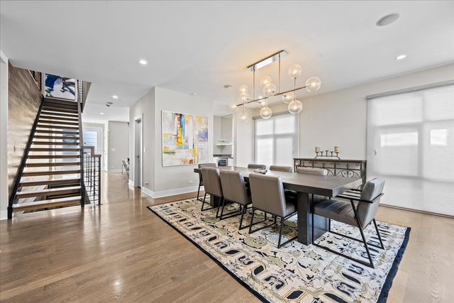 2009 Skyelar Court, Highland Park, IL 60035