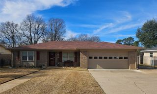 1030 34th Street SE, Paris, TX 75460