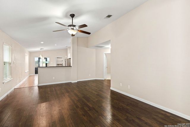 1021 Lauren St, New Braunfels, TX 78130