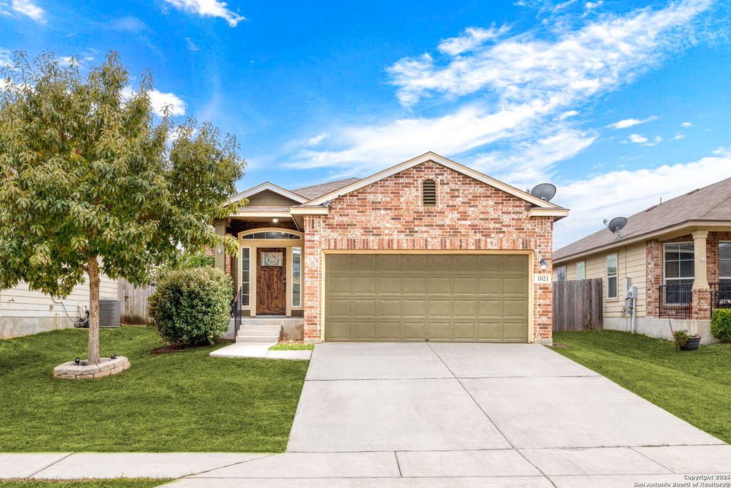 1021 Lauren St, New Braunfels, TX 78130