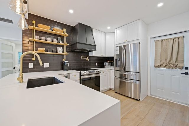 739 NE 17th Road, Fort Lauderdale, FL 33304